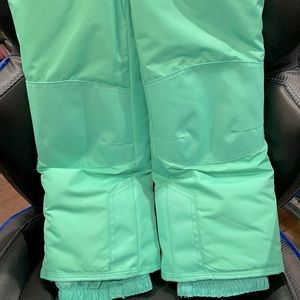 Very nice color and new with tags